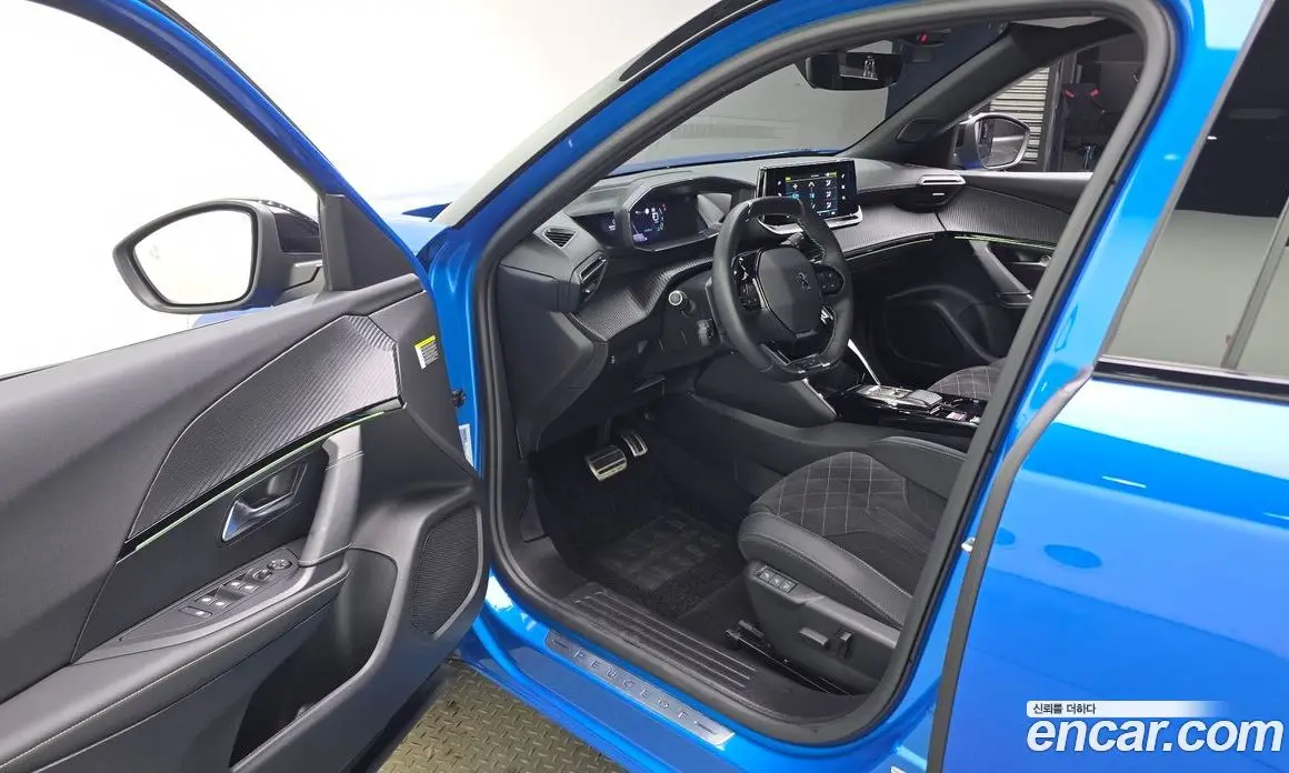 Peugeot 2008 2023 0.1 автомат (гидро), фото 13
