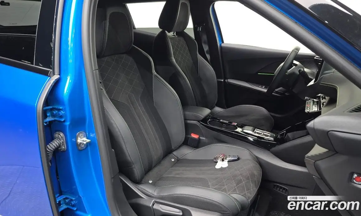 Peugeot 2008 2023 0.1 автомат (гидро), фото 16