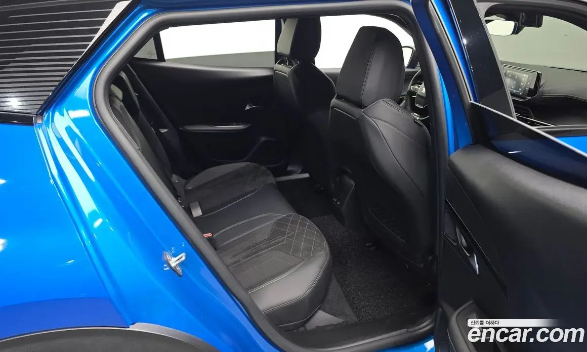 Peugeot 2008 2023 0.1 автомат (гидро), фото 17