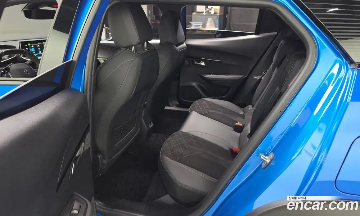 Peugeot 2008 2023 0.1 автомат (гидро), фото 18