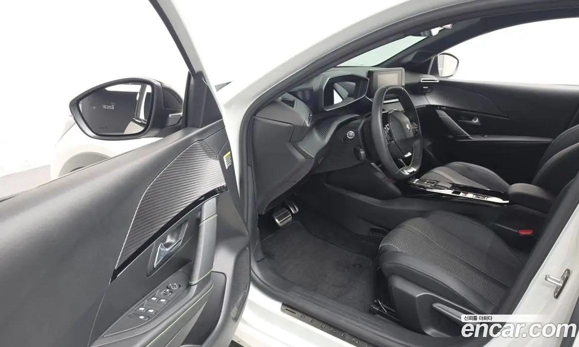 Peugeot 208 2022 0.1 автомат (гидро), фото 13