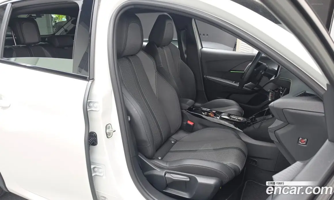 Peugeot 208 2022 0.1 автомат (гидро), фото 16