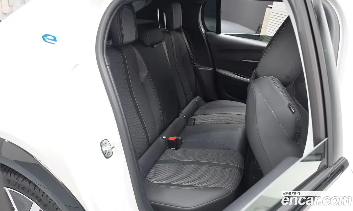 Peugeot 208 2022 0.1 автомат (гидро), фото 17