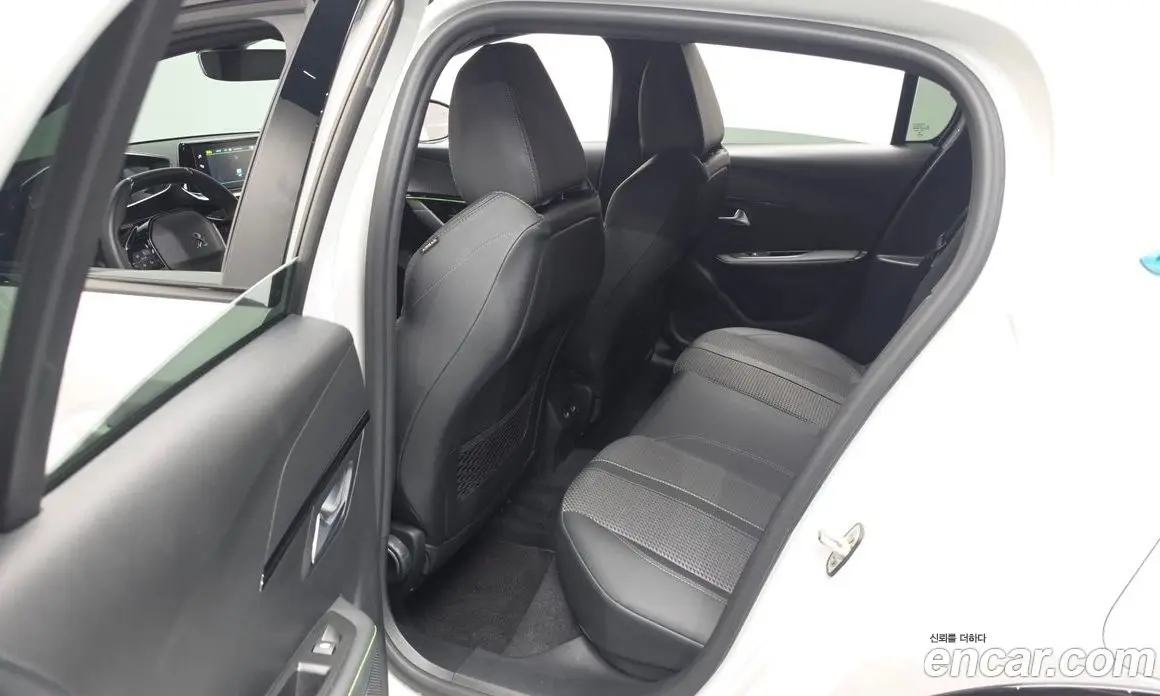 Peugeot 208 2022 0.1 автомат (гидро), фото 18