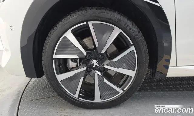 Peugeot 208 2022 0.1 автомат (гидро), миниатюра 5