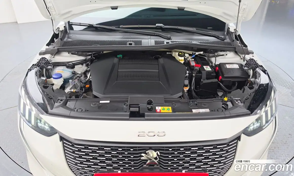 Peugeot 208 2022 0.1 автомат (гидро), фото 6