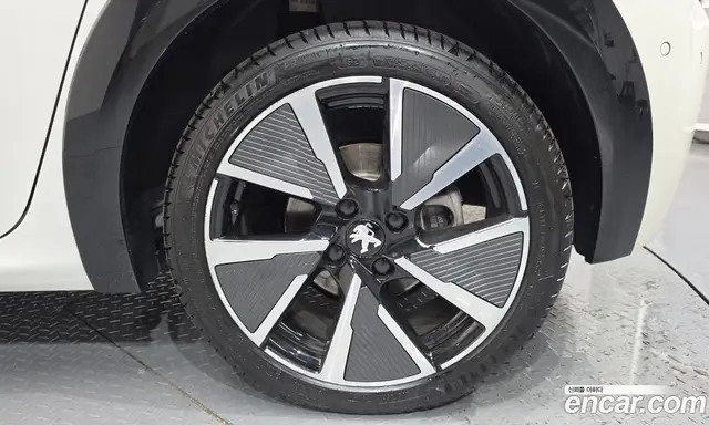 Peugeot 208 2022 0.1 автомат (гидро), миниатюра 7