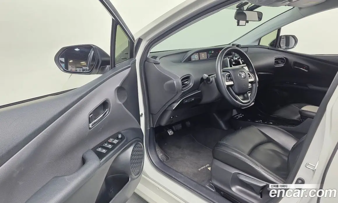 Toyota Prius 2018 1.8 автомат (гидро), фото 13