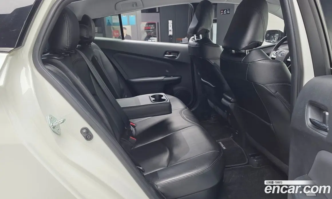 Toyota Prius 2018 1.8 автомат (гидро), фото 16