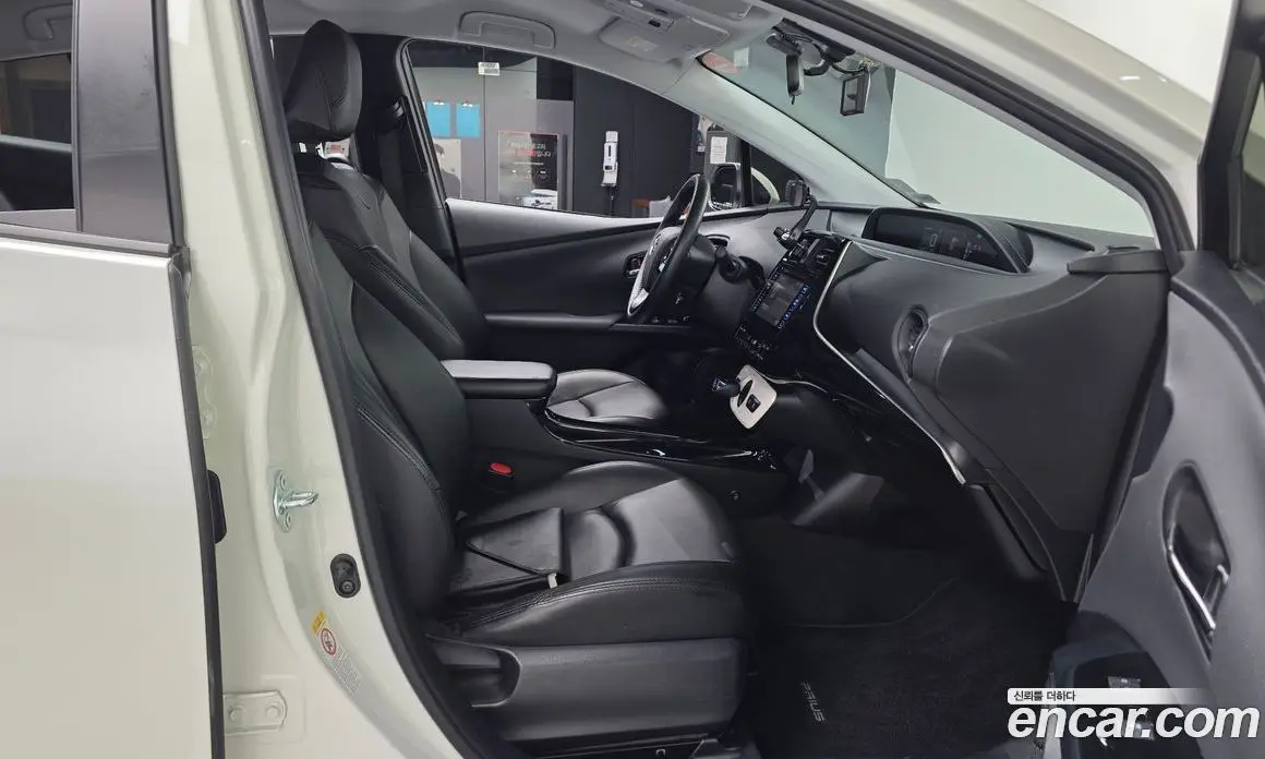 Toyota Prius 2018 1.8 автомат (гидро), фото 17
