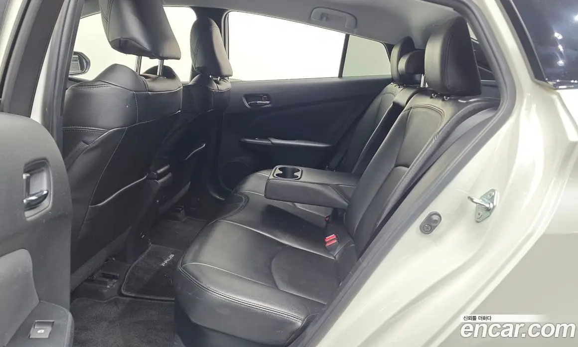 Toyota Prius 2018 1.8 автомат (гидро), фото 18