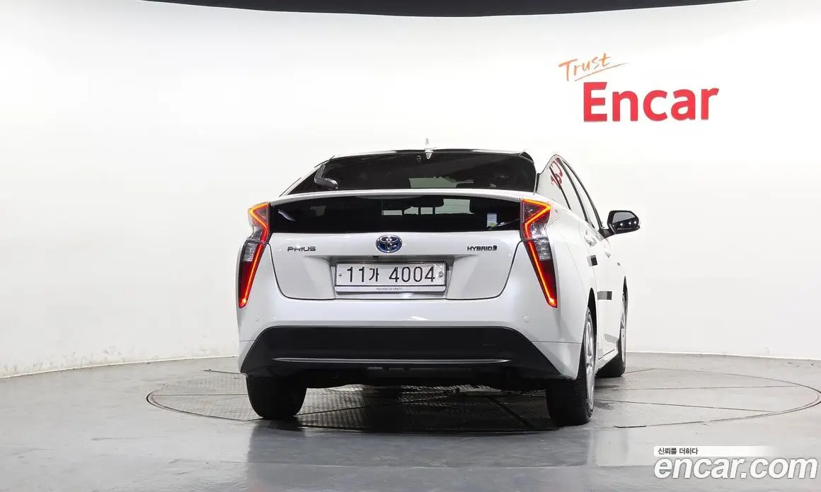 Toyota Prius 2018 1.8 автомат (гидро), фото 4