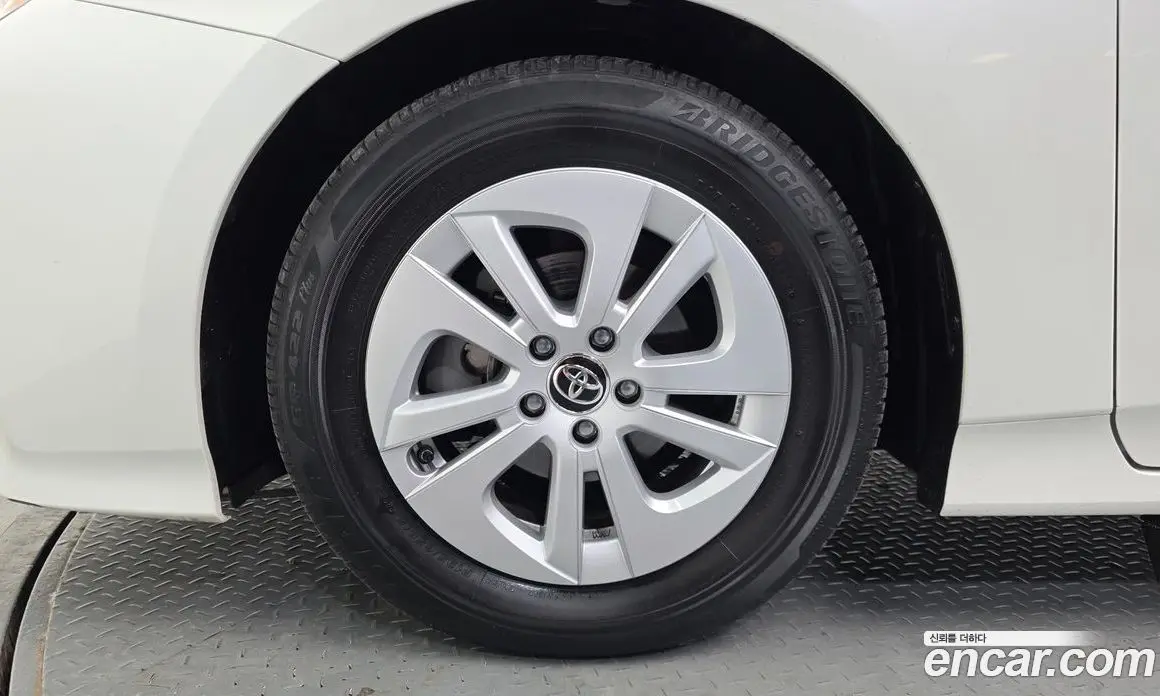 Toyota Prius 2018 1.8 автомат (гидро), фото 5