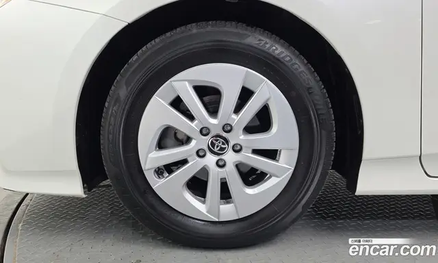 Toyota Prius 2018 1.8 автомат (гидро), миниатюра 5