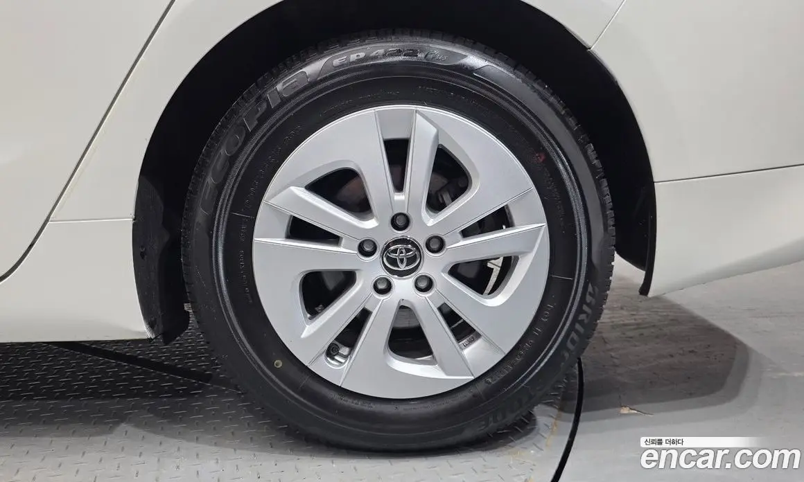 Toyota Prius 2018 1.8 автомат (гидро), фото 7