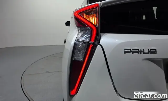 Toyota Prius 2018 1.8 автомат (гидро), миниатюра 9