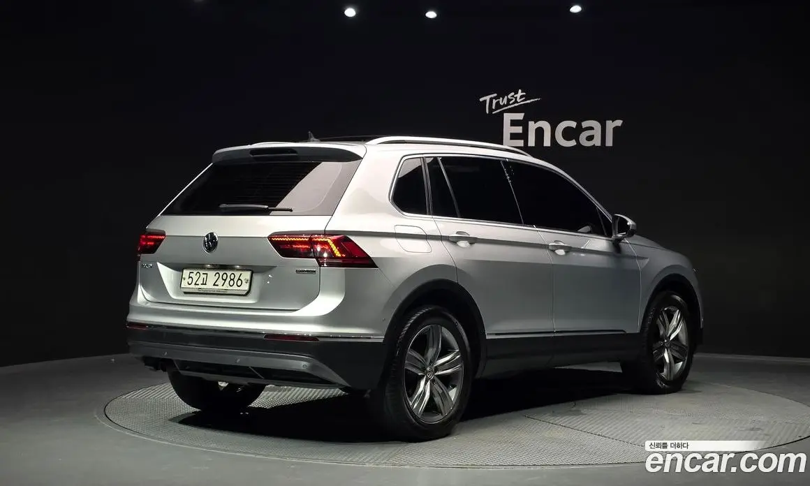 Volkswagen Tiguan 2018 2.0 автомат (гидро), фото 2 Volkswagen Tiguan 2018 2.0 автомат (гидро), фото 2