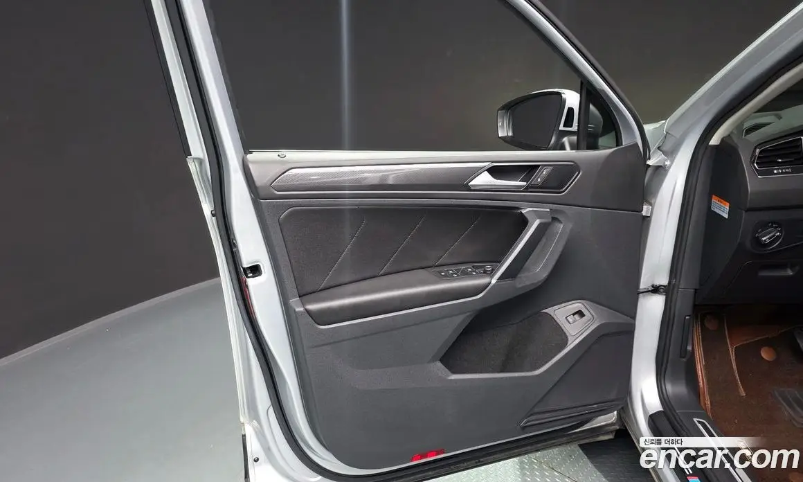 Volkswagen Tiguan 2018 2.0 автомат (гидро), фото 14 Volkswagen Tiguan 2018 2.0 автомат (гидро), фото 14