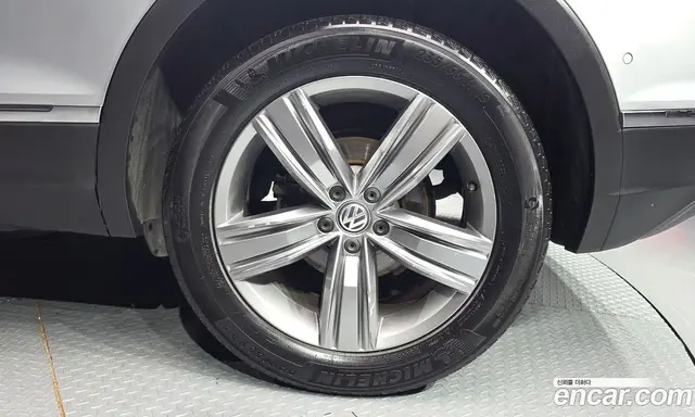 Volkswagen Tiguan 2018 2.0 автомат (гидро), миниатюра 7 Volkswagen Tiguan 2018 2.0 автомат (гидро), миниатюра 7