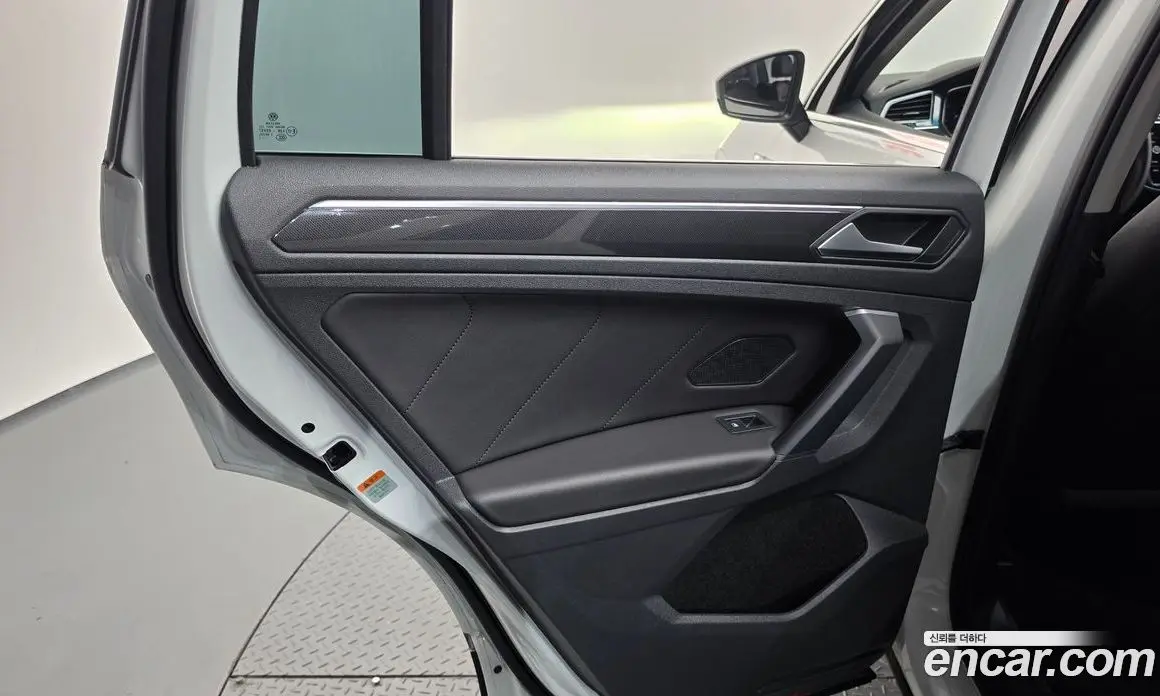 Volkswagen Tiguan 2022 2.0 автомат (гидро), фото 15 Volkswagen Tiguan 2022 2.0 автомат (гидро), фото 15