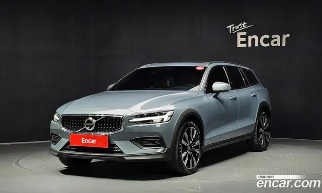 Volvo V60, 2022, 27 803 км