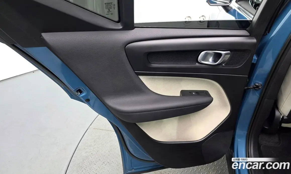 Volvo XC40 2022 2.0 автомат (гидро), фото 15 Volvo XC40 2022 2.0 автомат (гидро), фото 15