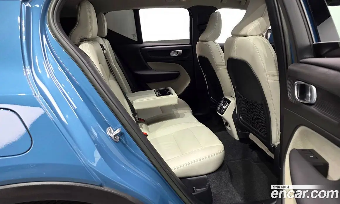 Volvo XC40 2022 2.0 автомат (гидро), фото 17 Volvo XC40 2022 2.0 автомат (гидро), фото 17