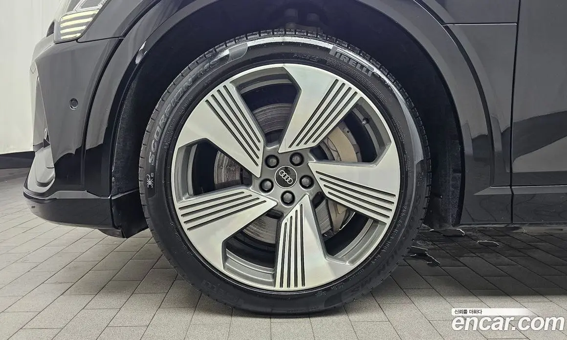 Audi e-tron 2021 0.2 автомат (гидро), фото 4 Audi e-tron 2021 0.2 автомат (гидро), фото 4