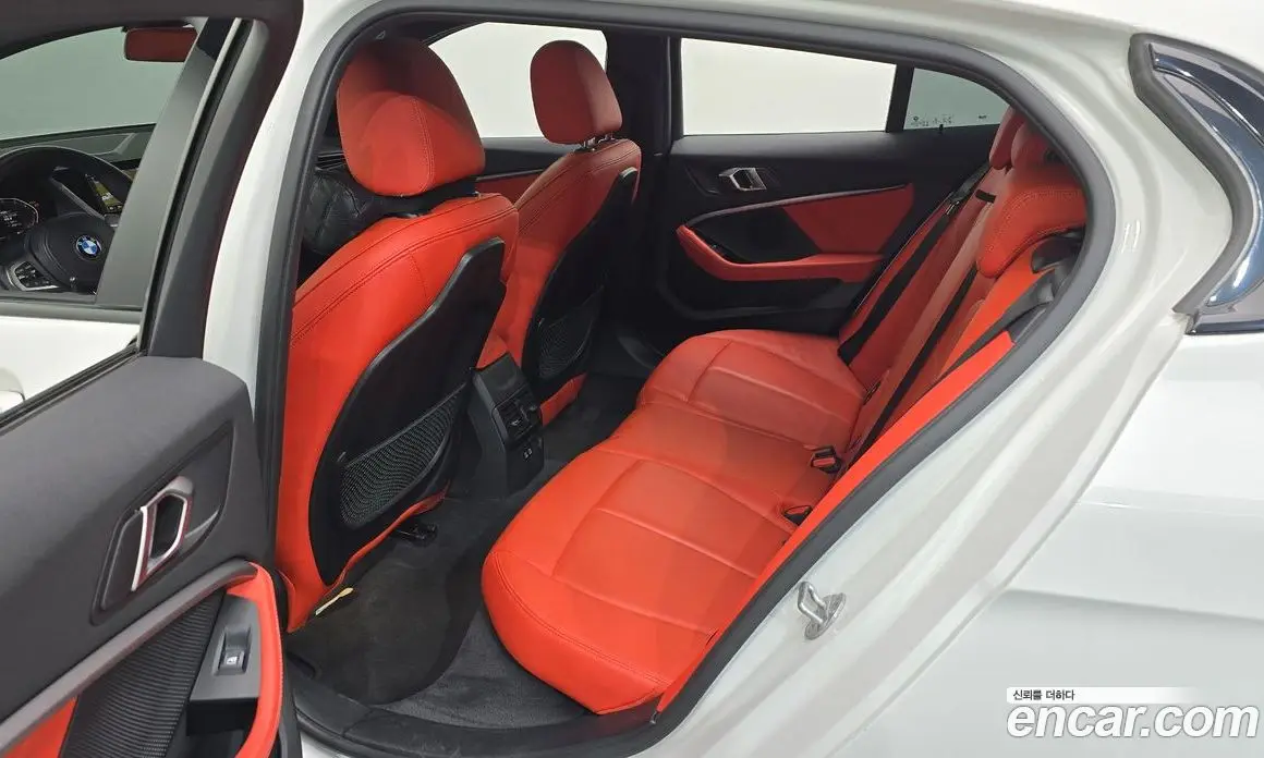 BMW 1 серия 2022 2.0 автомат (гидро), фото 17