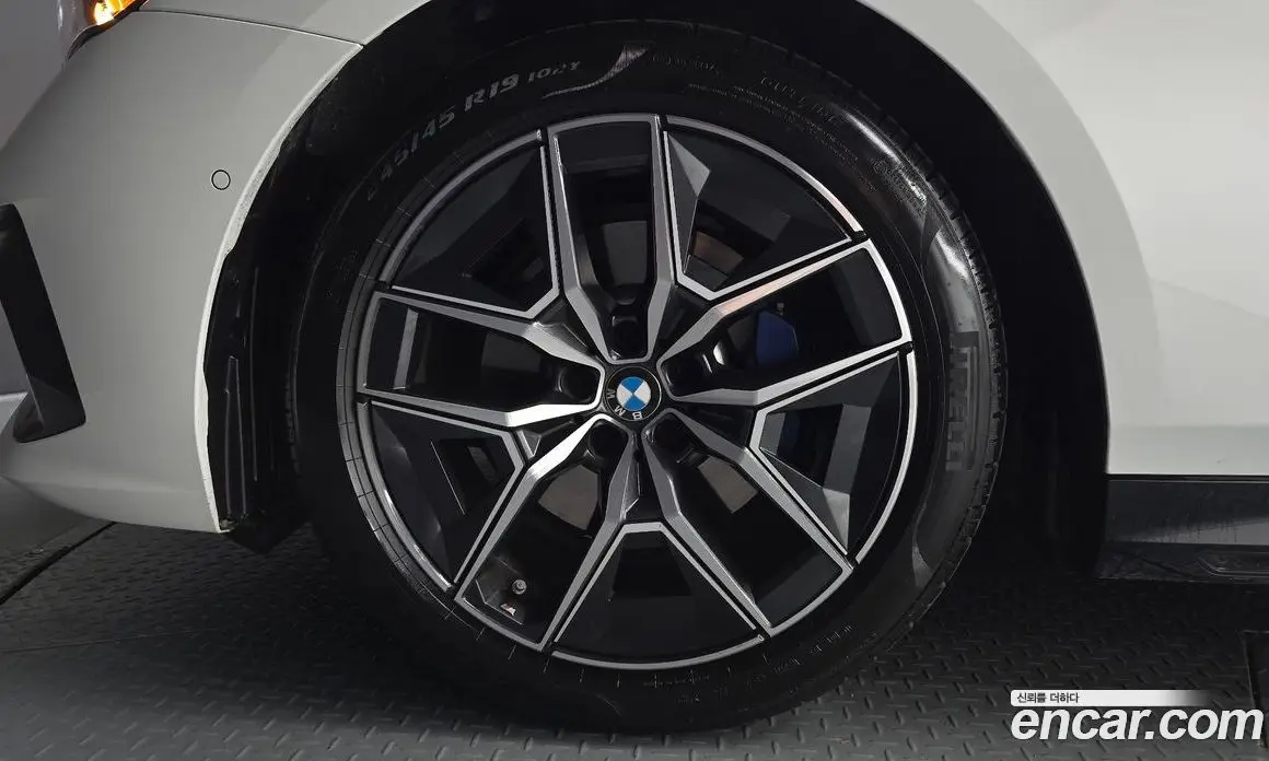 BMW 5 серия 2025 2.0 автомат (гидро), фото 4
