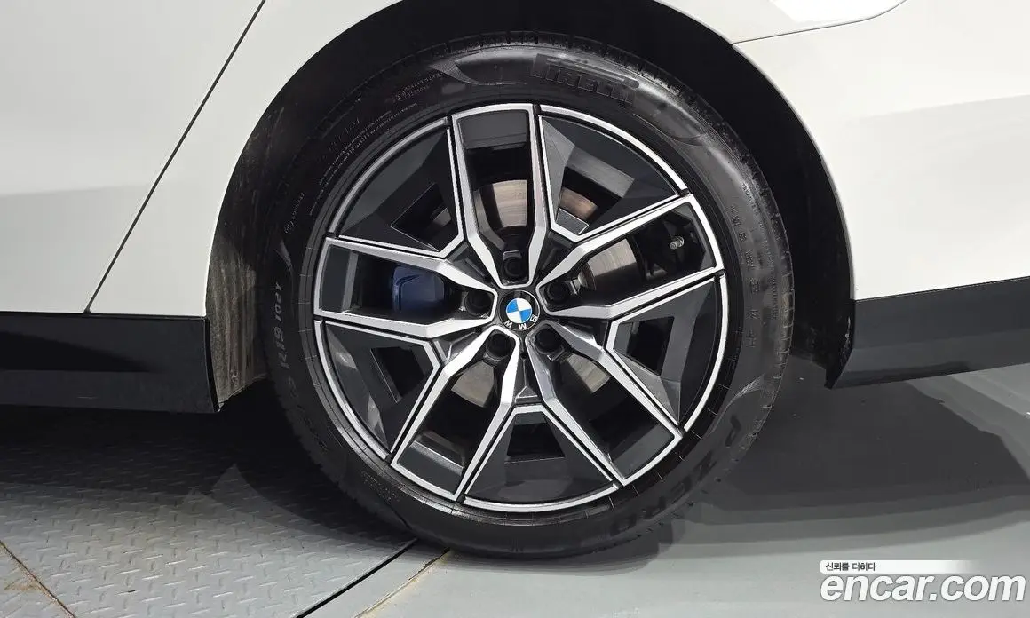 BMW 5 серия 2025 2.0 автомат (гидро), фото 6