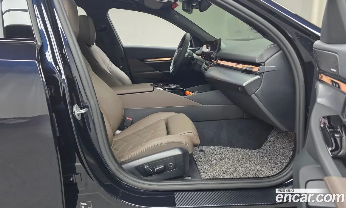 BMW 5 серия 2025 2.0 автомат (гидро), фото 15 BMW 5 серия 2025 2.0 автомат (гидро), фото 15