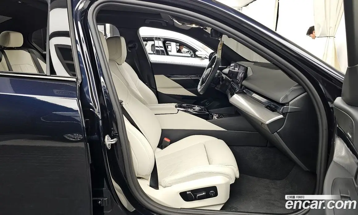 BMW 5 серия 2025 2.0 автомат (гидро), фото 17