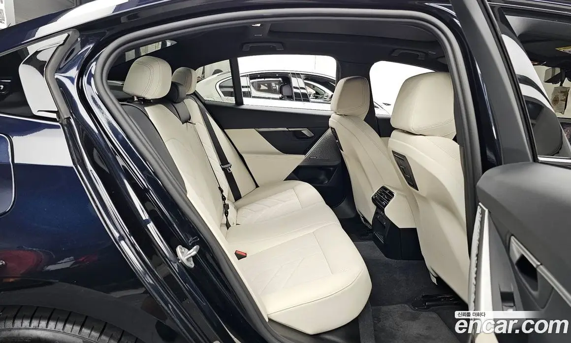 BMW 5 серия 2025 2.0 автомат (гидро), фото 18