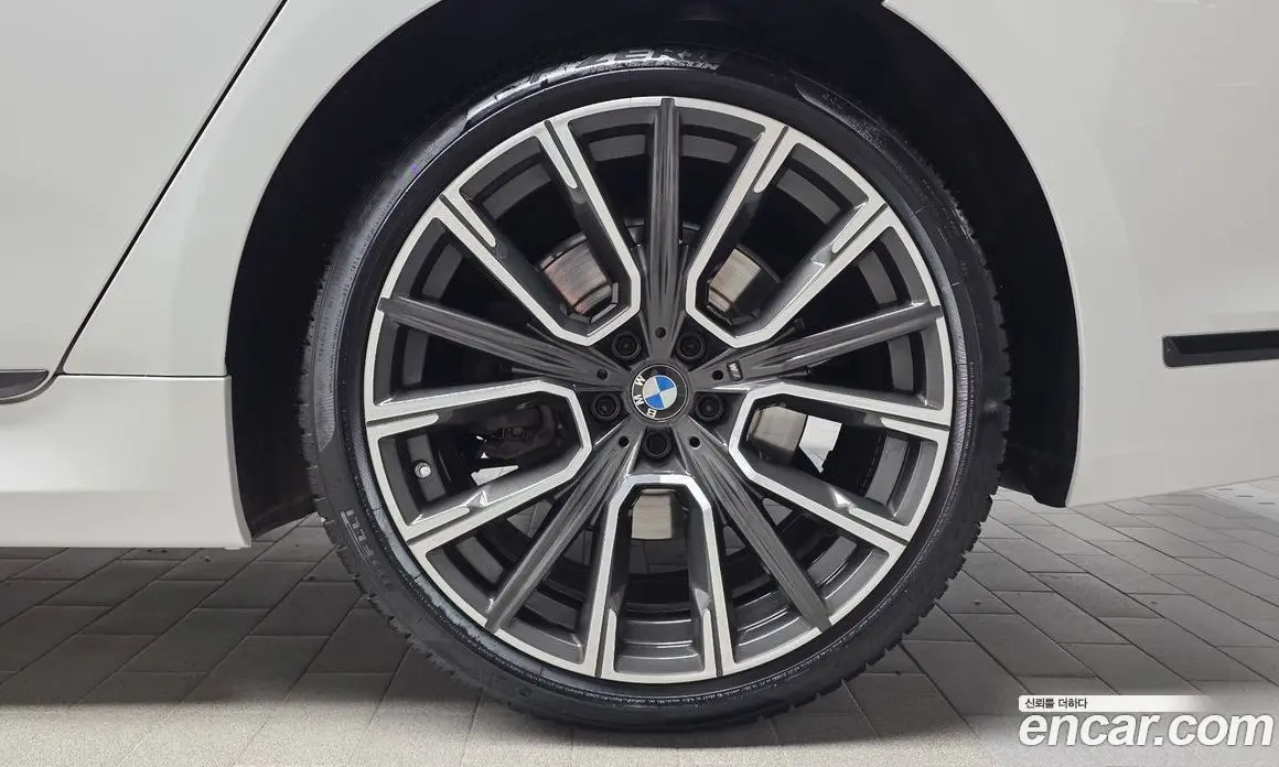 BMW 7 серия 2022 3.0 автомат (гидро), фото 6