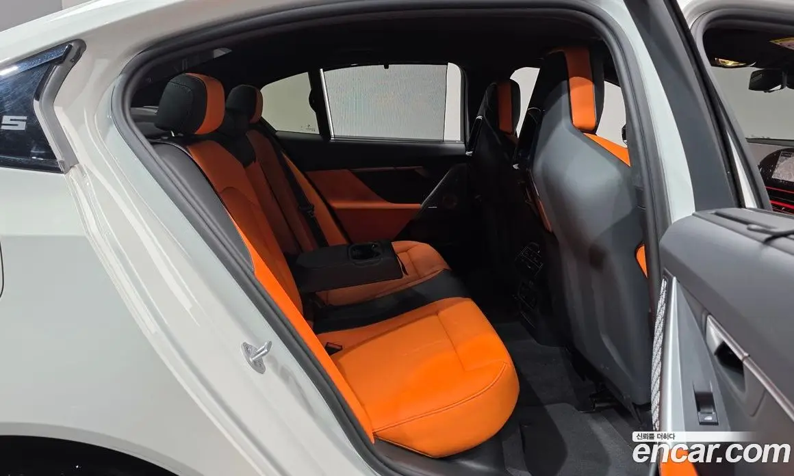 BMW M5 2025 4.4 автомат (гидро), фото 17