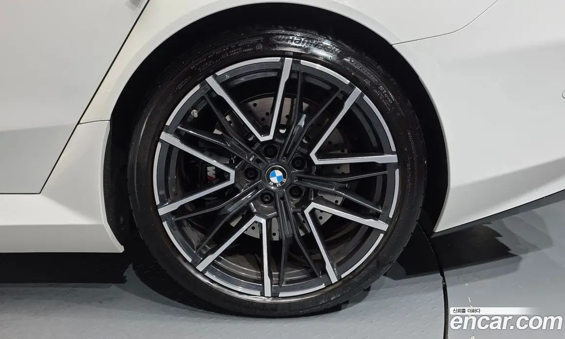 BMW M5 2025 4.4 автомат (гидро), фото 6