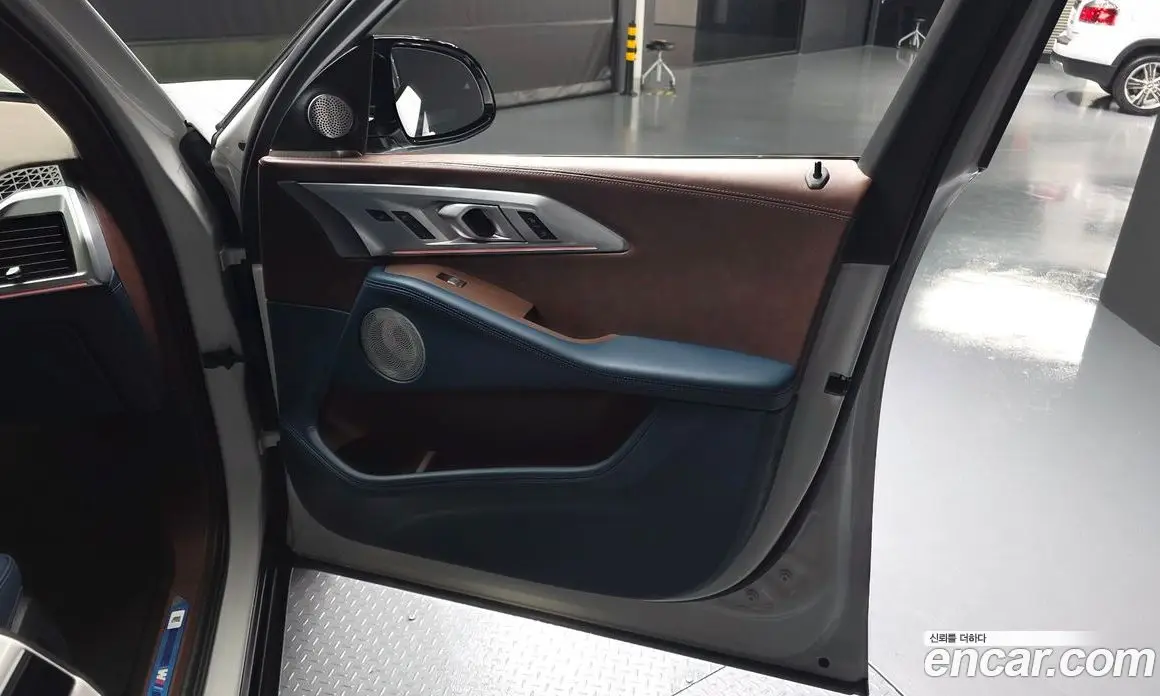 BMW XM 2023 4.4 автомат (гидро), фото 14 BMW XM 2023 4.4 автомат (гидро), фото 14