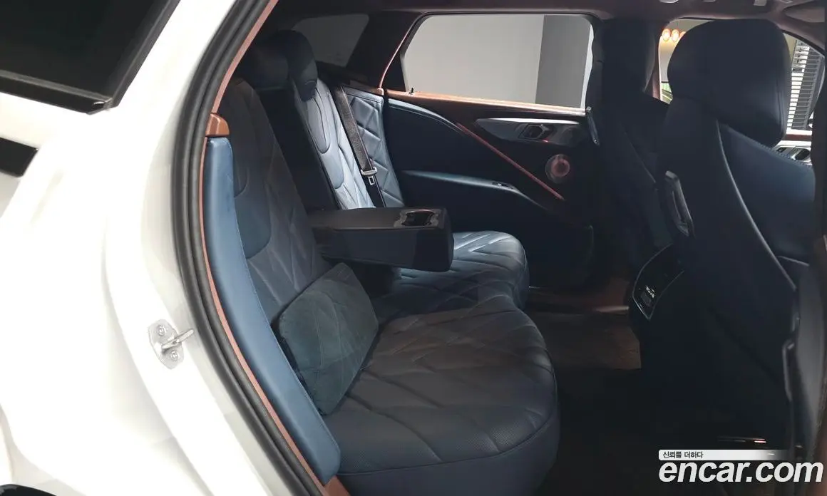 BMW XM 2023 4.4 автомат (гидро), фото 18 BMW XM 2023 4.4 автомат (гидро), фото 18