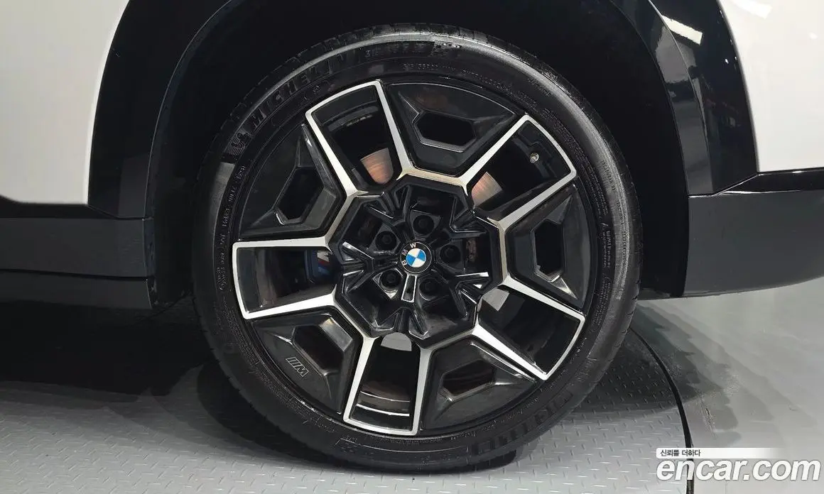 BMW XM 2023 4.4 автомат (гидро), фото 7 BMW XM 2023 4.4 автомат (гидро), фото 7