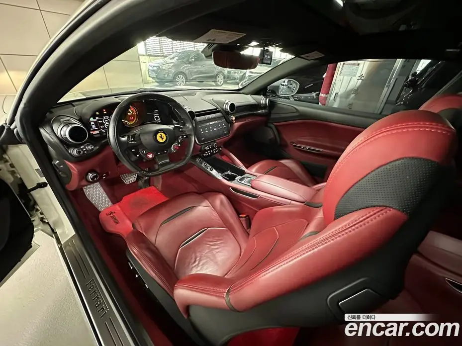 Ferrari GTC4 Lusso 2019 3.9 автомат (гидро), фото 14 Ferrari GTC4 Lusso 2019 3.9 автомат (гидро), фото 14