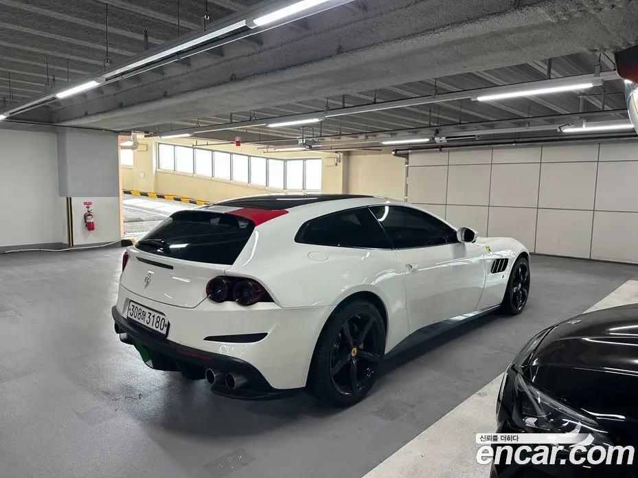 Ferrari GTC4 Lusso 2019 3.9 автомат (гидро), фото 4 Ferrari GTC4 Lusso 2019 3.9 автомат (гидро), фото 4