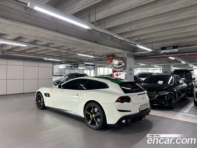 Ferrari GTC4 Lusso 2019 3.9 автомат (гидро), миниатюра 6 Ferrari GTC4 Lusso 2019 3.9 автомат (гидро), миниатюра 6
