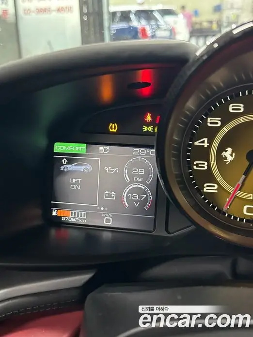 Ferrari GTC4 Lusso 2019 3.9 автомат (гидро), фото 10 Ferrari GTC4 Lusso 2019 3.9 автомат (гидро), фото 10