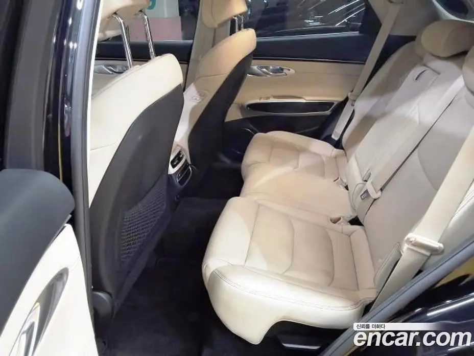Genesis GV70 2023 2.2 автомат (гидро), фото 7 Genesis GV70 2023 2.2 автомат (гидро), фото 7