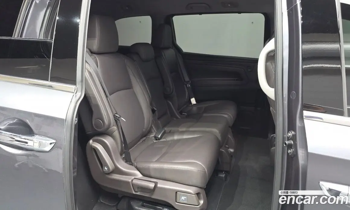 Honda Odyssey 2018 3.5 автомат (гидро), фото 16 Honda Odyssey 2018 3.5 автомат (гидро), фото 16