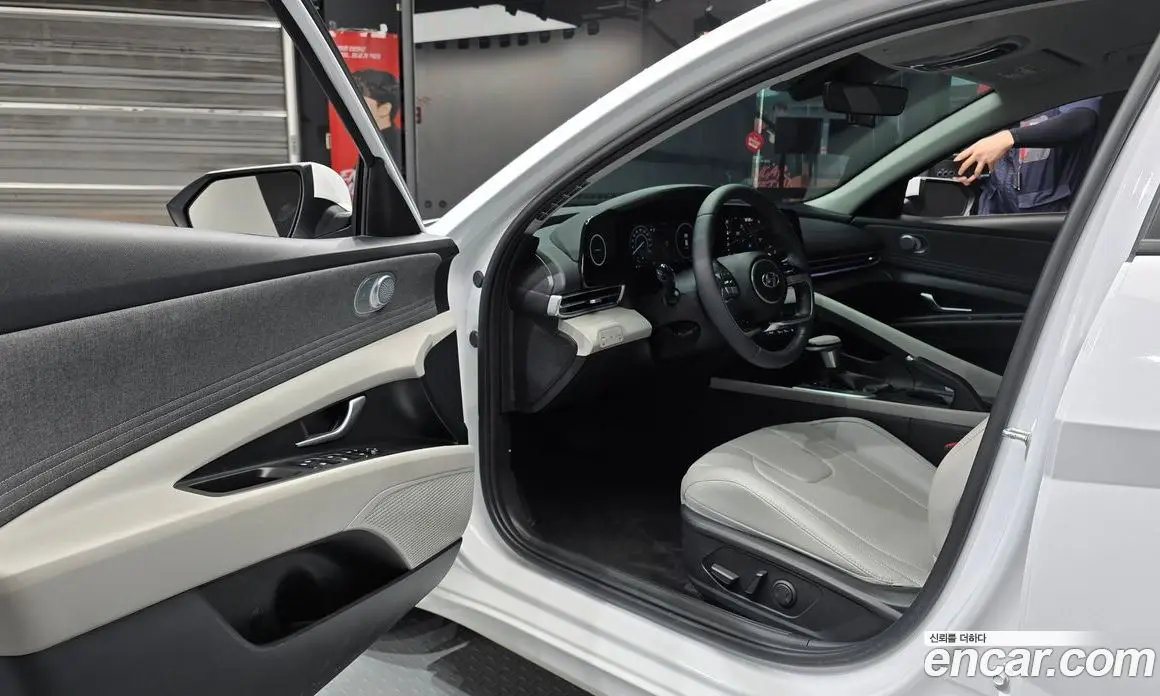 Hyundai Avante 2022 1.6 автомат (гидро), фото 13