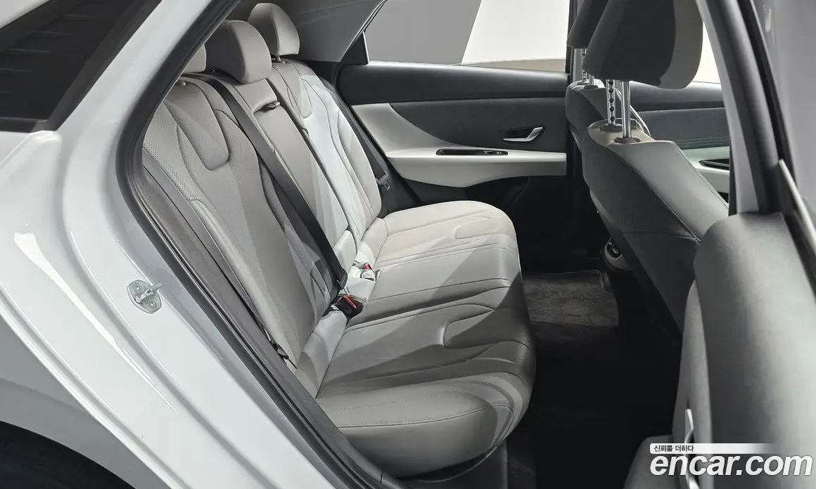 Hyundai Avante 2022 1.6 автомат (гидро), фото 17