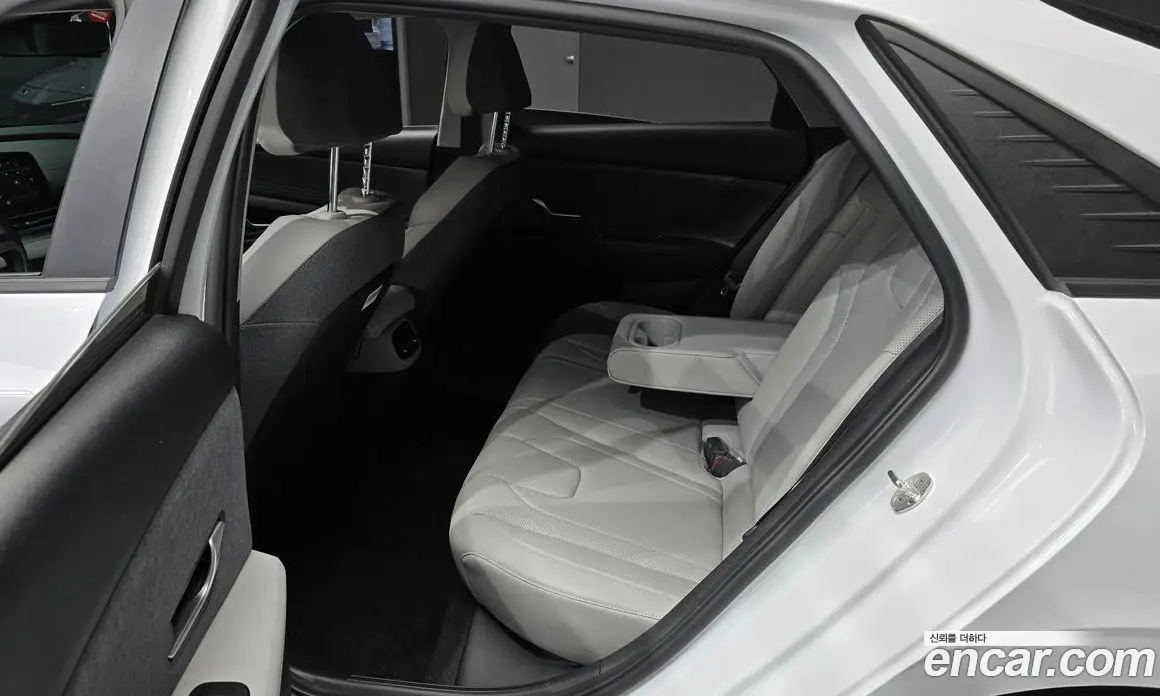 Hyundai Avante 2022 1.6 автомат (гидро), фото 18