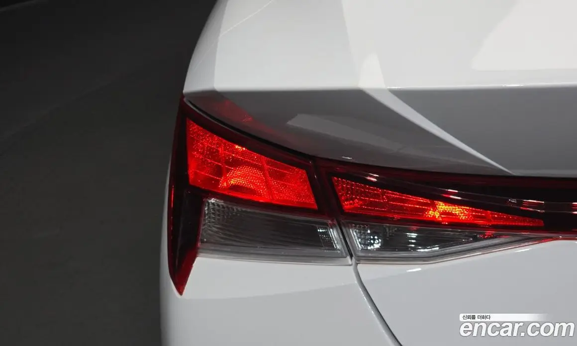 Hyundai Avante 2022 1.6 автомат (гидро), фото 9